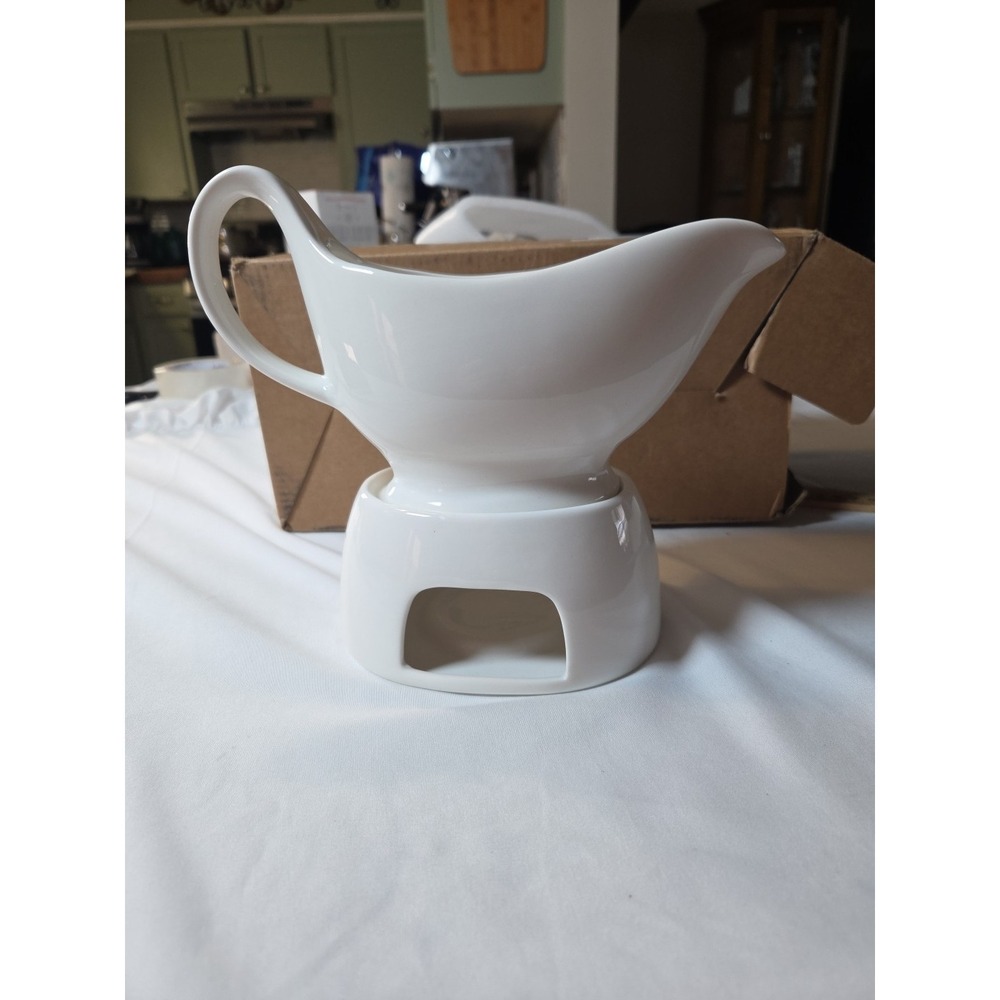 Nucookery Large‎ 17 Oz Porcelain Gravy Boat with Warmer White